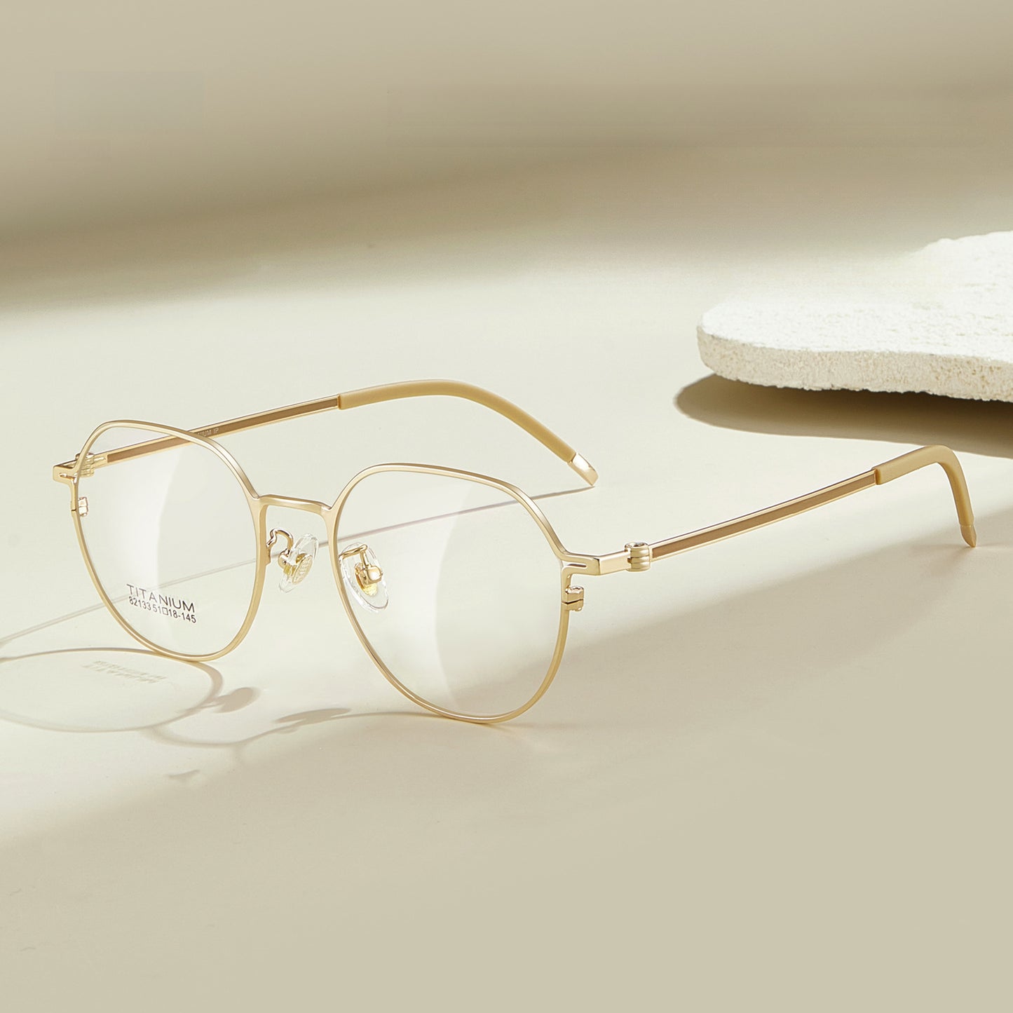 Resona Curve Beta Titanium Eyeglass Frame – Retro Optical Design with Non-Slip Silicone Tips